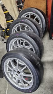 スリックタイヤ