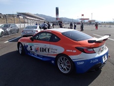 車検を待つ5号車